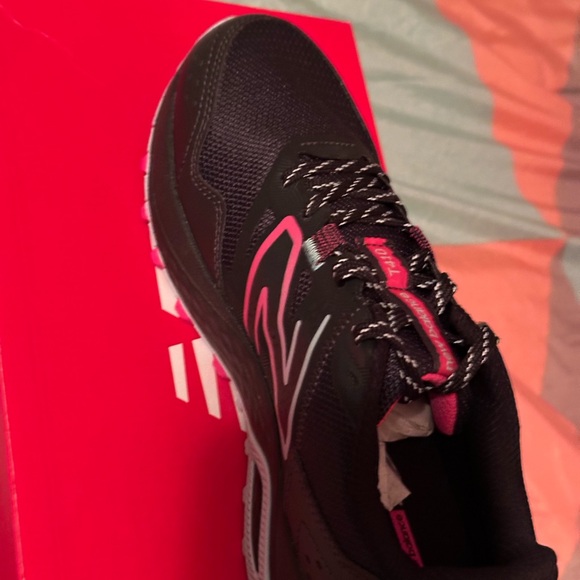 NIB! NB Trail Runners Black with Color Accents - Picture 7 of 11